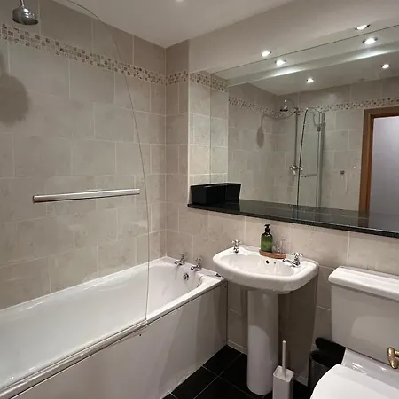 Spacious 2 Bedroom Flat In The City Centre Edinburgh Exterior photo