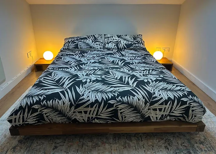 Spacious 2 Bedroom Flat In The City Centre