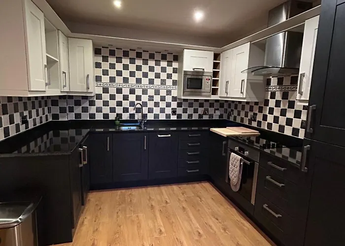 Spacious 2 Bedroom Flat In The City Centre