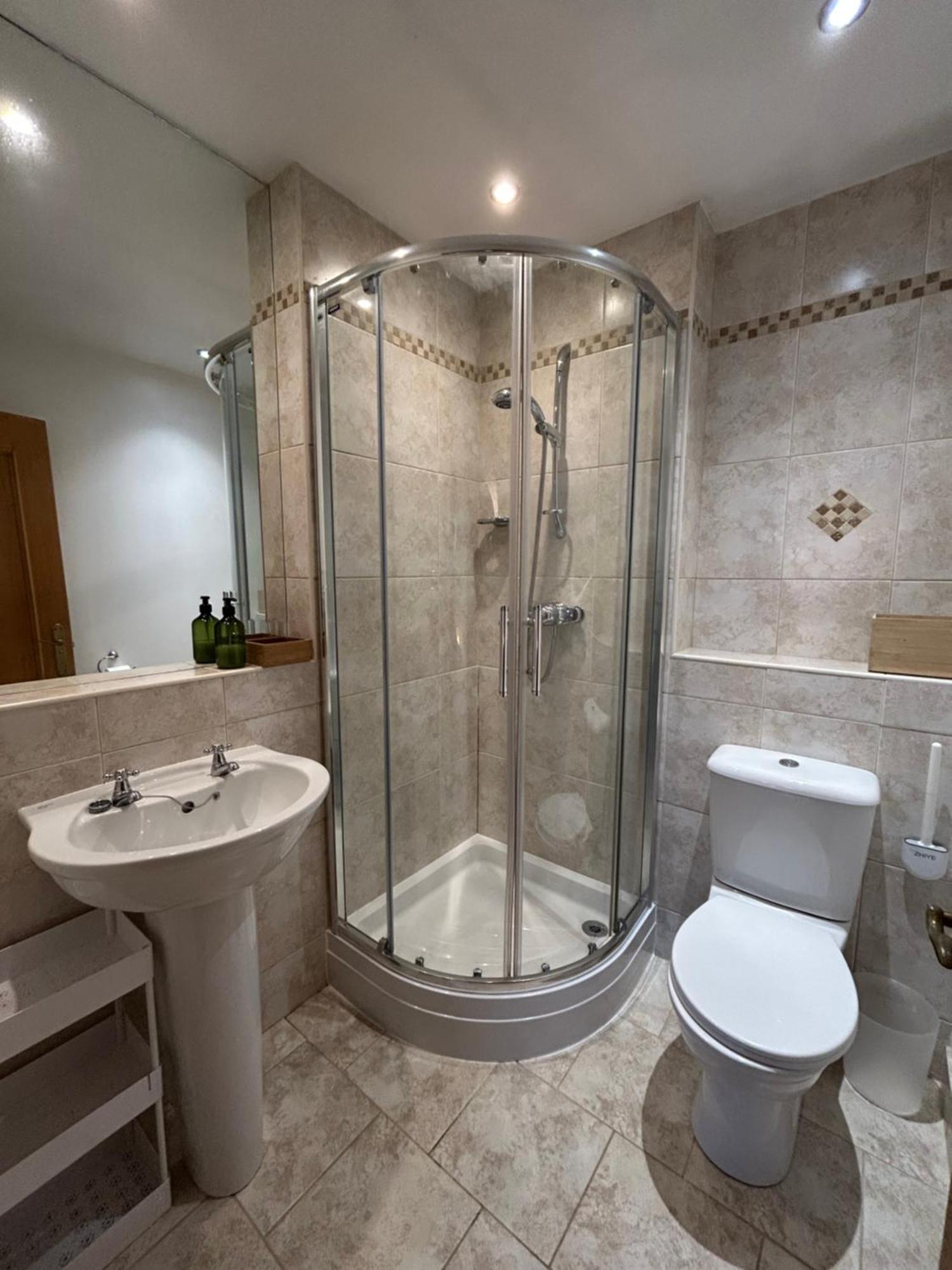 Spacious 2 Bedroom Flat In The Centre Edinburgh