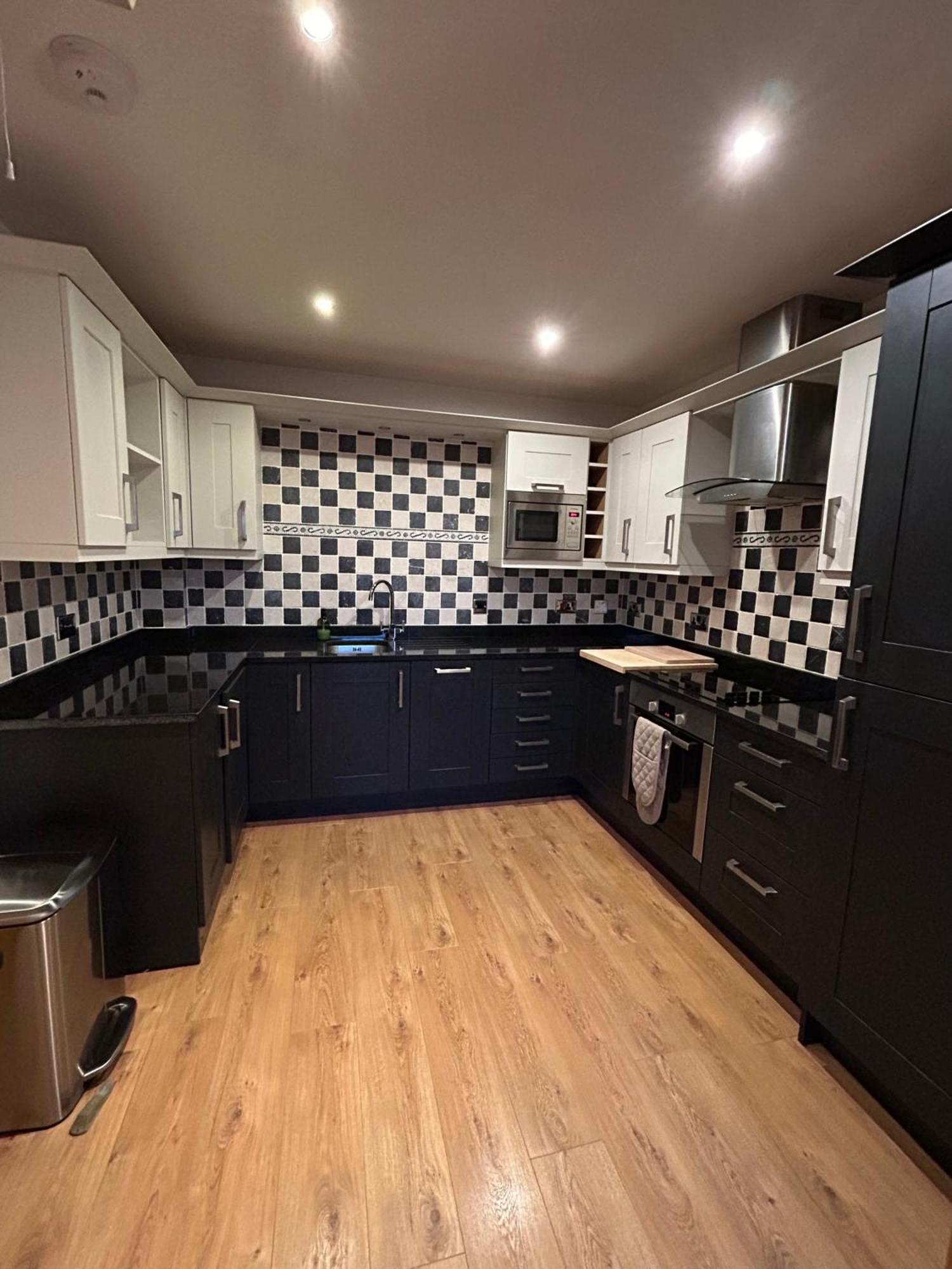 Spacious 2 Bedroom Flat In The Centre * Edinburgh